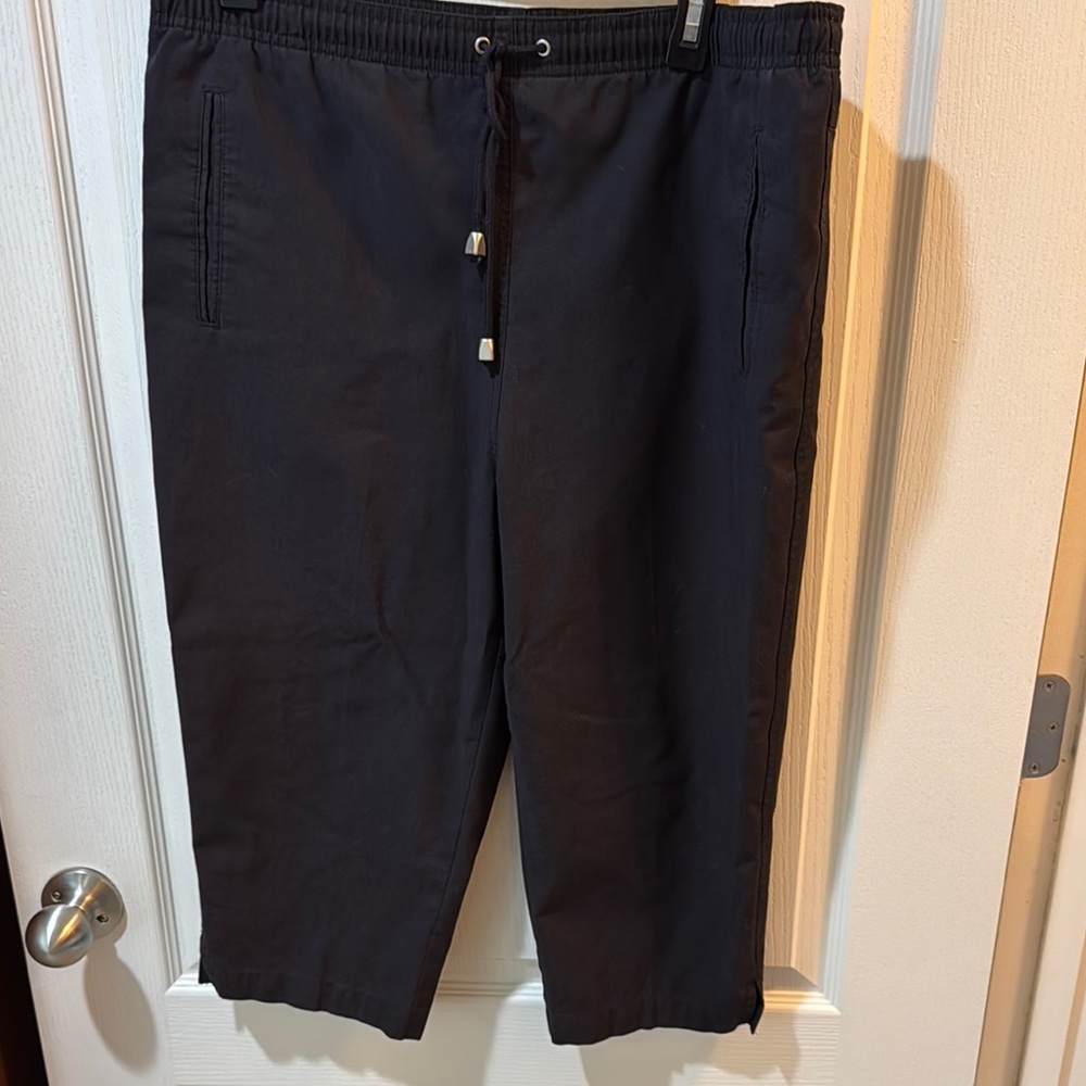 Women's Black Capris